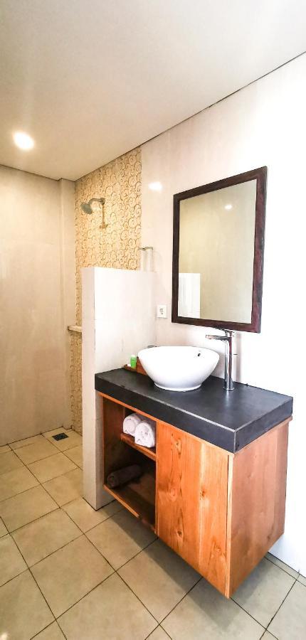 Santi Homestay Canggu Exterior foto